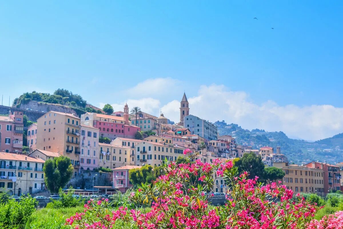 Ventimiglia италия. Вентимилья италия достопримечательности. Вентимилья италия. Вентимилья улицы италия. Вентимилья италия фото.