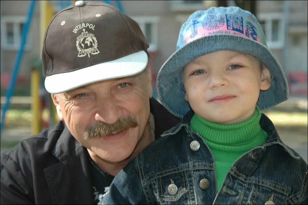 Тихонович. Старобогатов иван тиханович. певец тихонович семья. тиханович валерий васильевич льговское. актер похожий на тихановича.