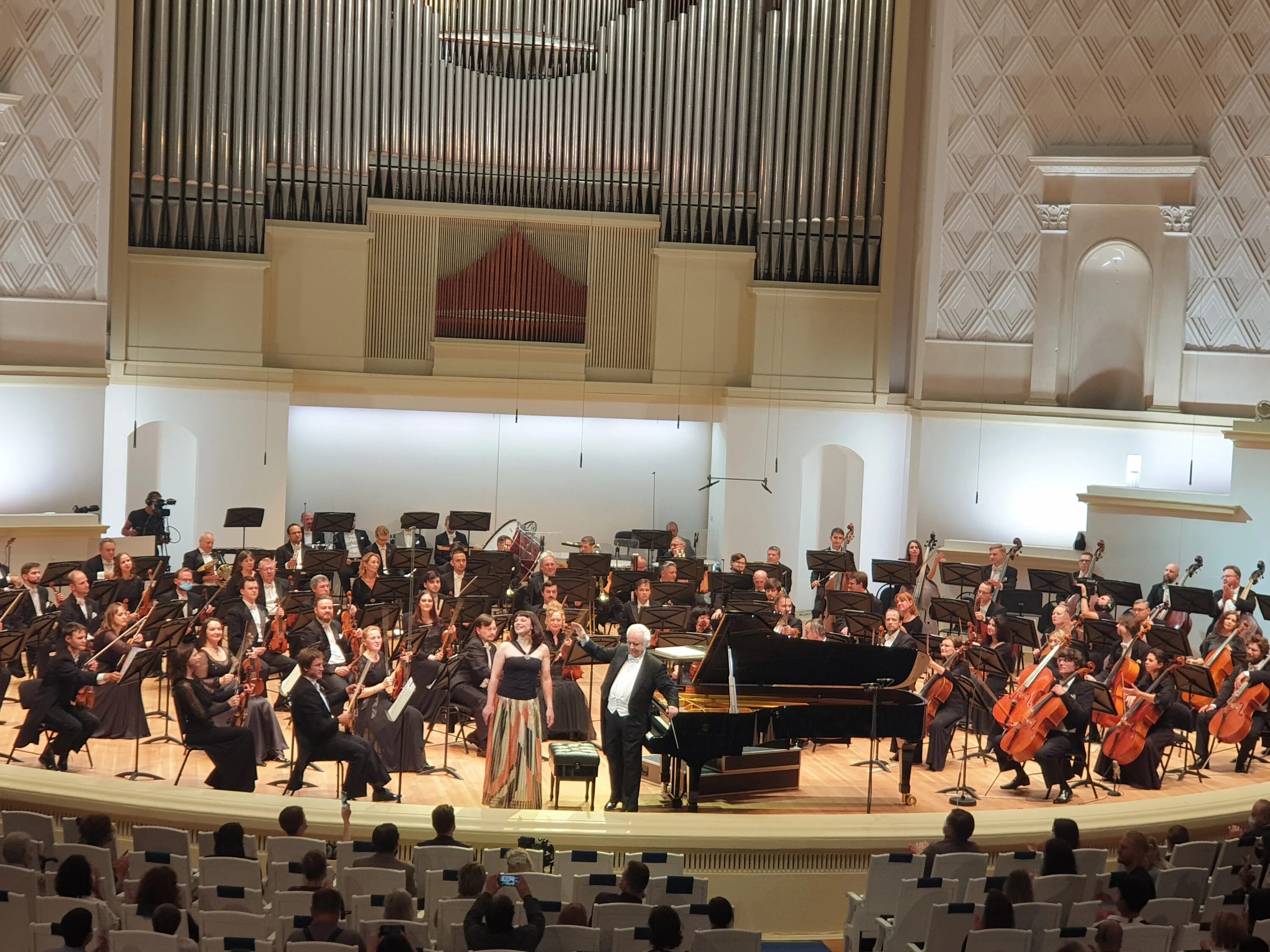 Концертный зал симфонический оркестр. Органный зал краснодар. Губернаторский оркестр филармонии псков. Краснодарский симфонический оркестр дирижер. Концертный зал симфонический оркестр.
