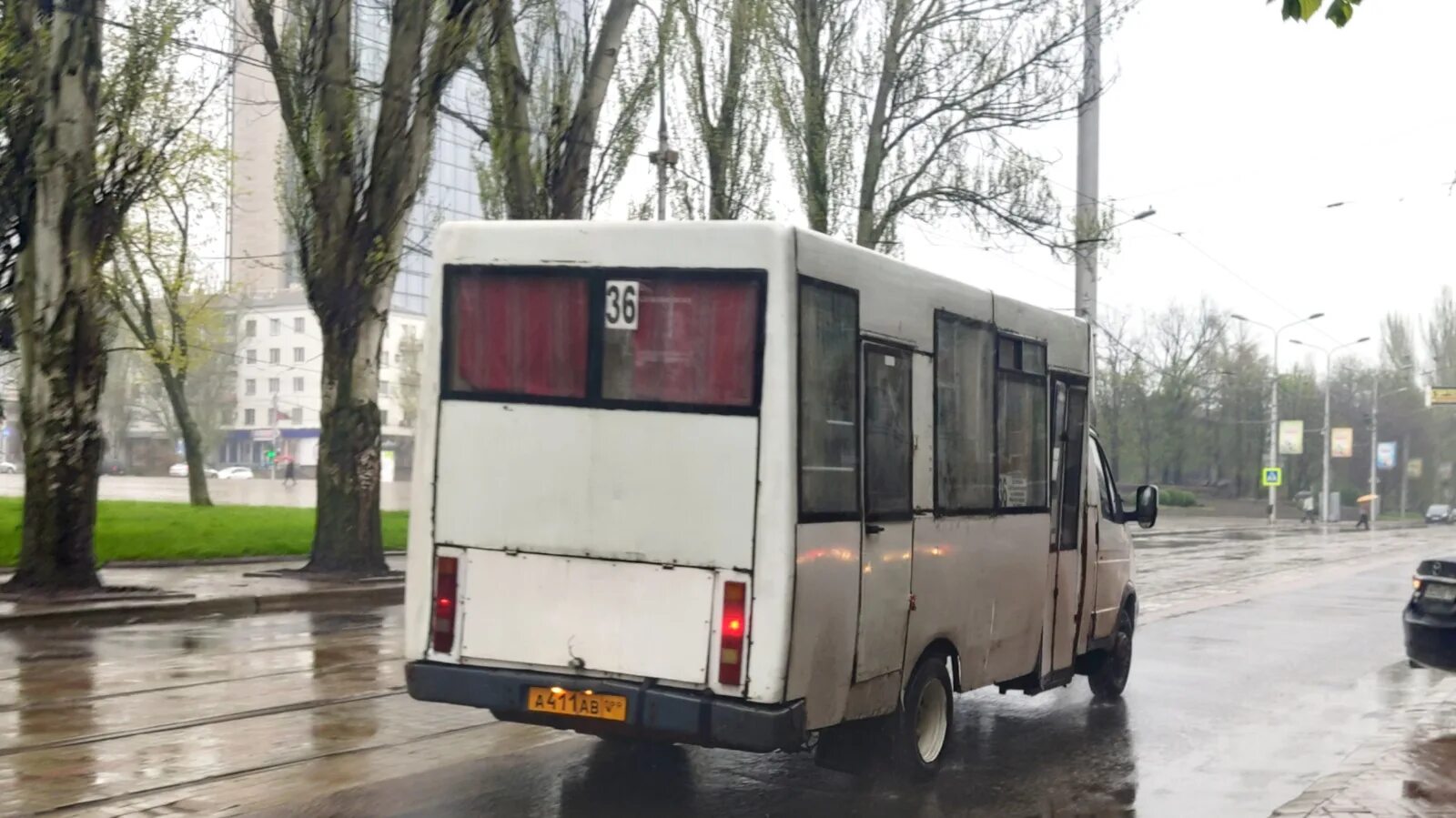 Микроавтобус днр. Микроавтобус днр. Форд транзит с прицепом. Микробус луганск. Экскурсионный микроавтобус.