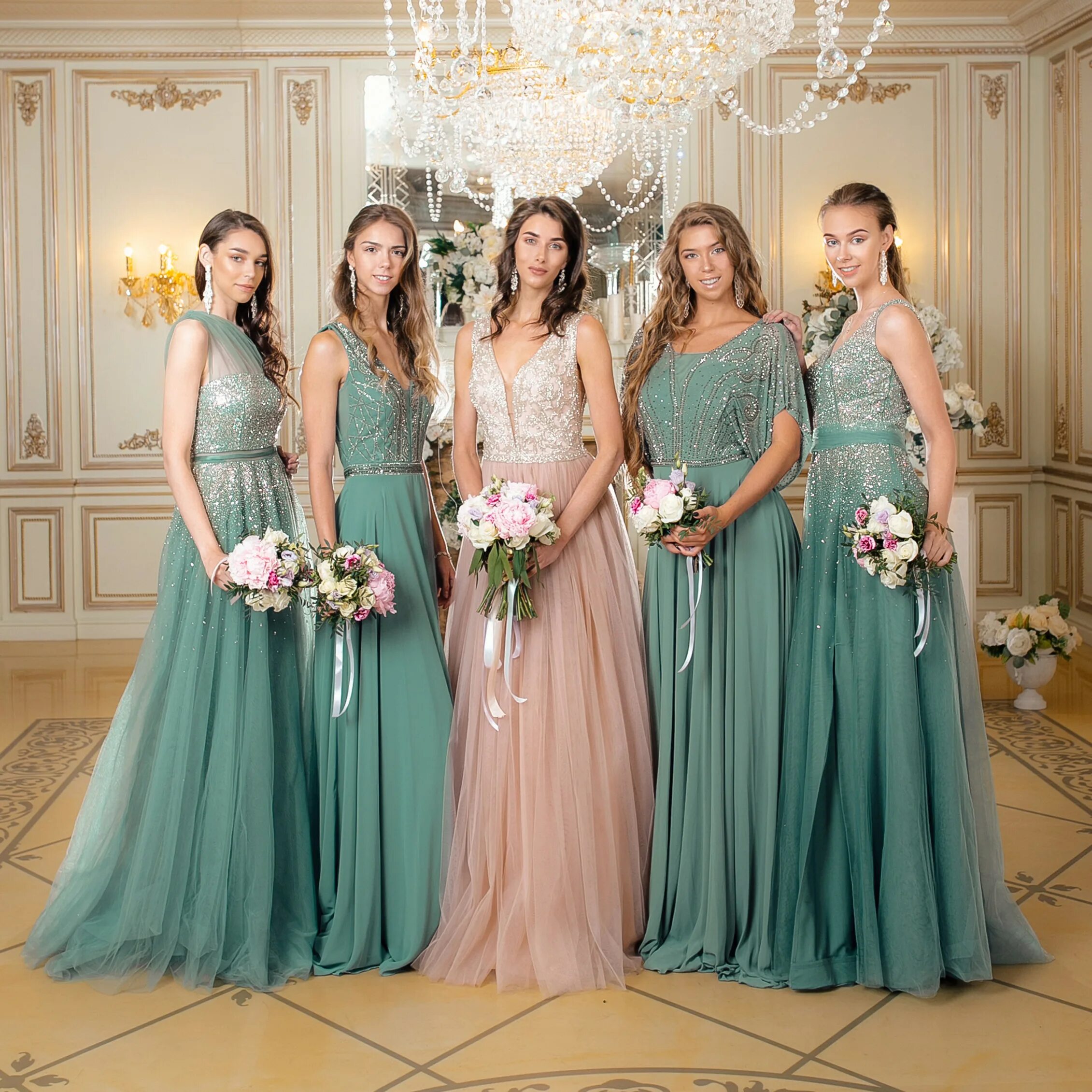 Магазин platinum в европейском пассаже. Boutique rai. Платья тц европейский. Магазины платьев меги. Boutique rai rai.