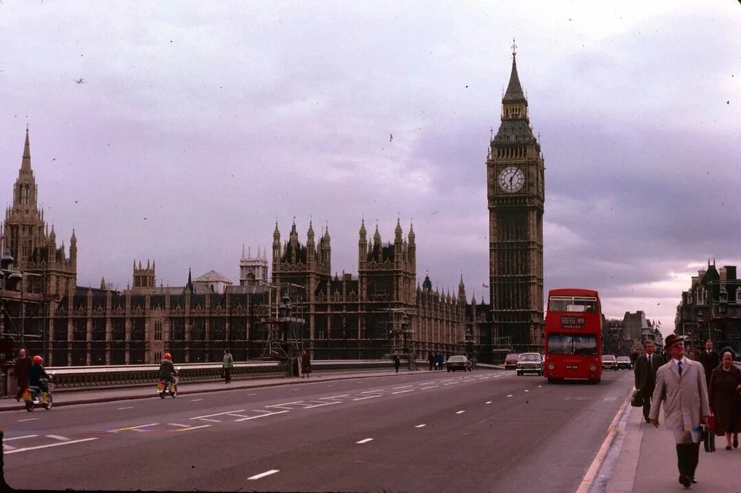 London 2000 years ago. Лондон 2000 лет истории. Лондон 2000 год фото. London 2000's. Москвы до лондона 2000.