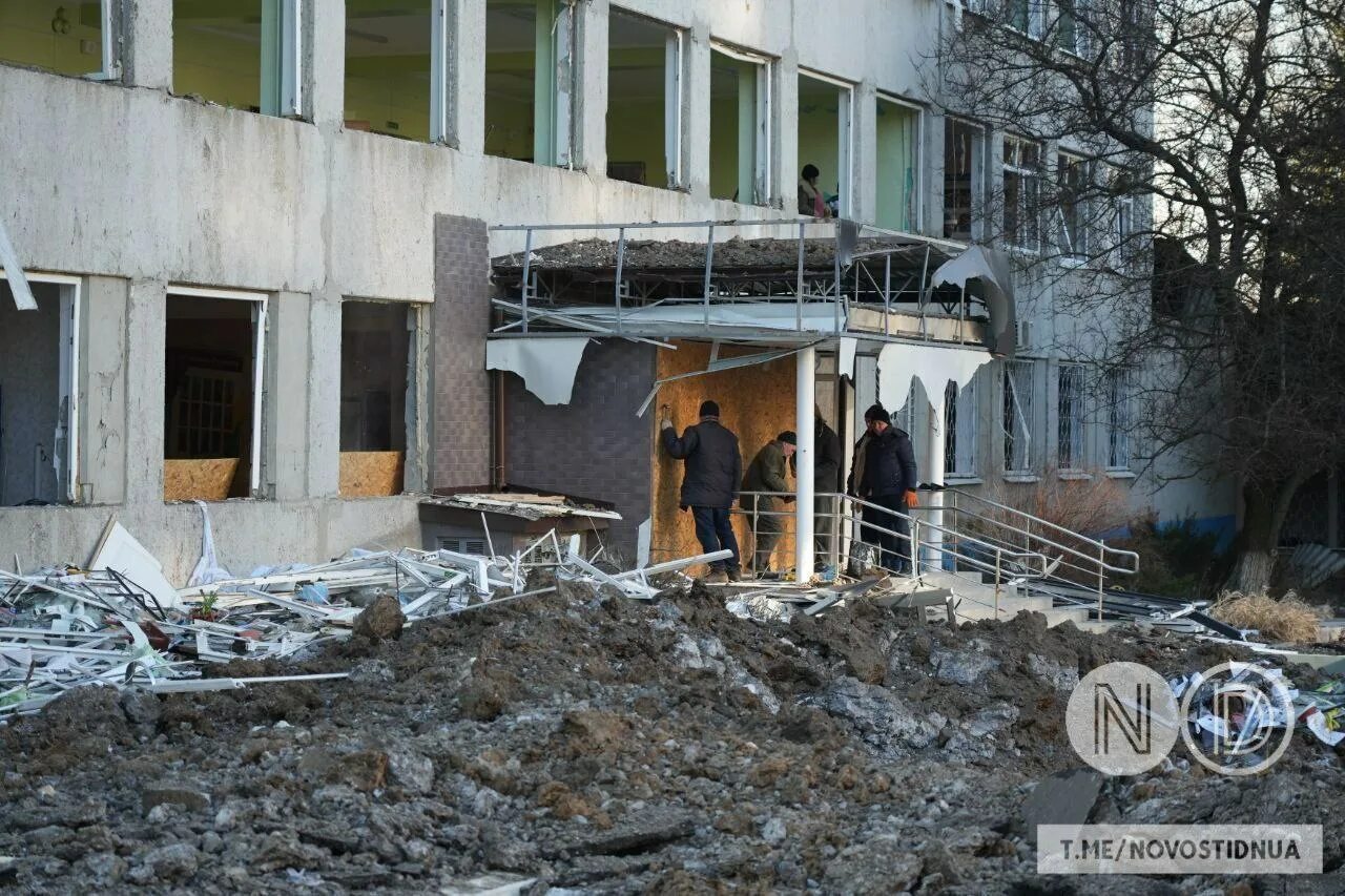 Саня во сводка на сегодня. Разрушенные города Донбасса. Разрушенное пту в Макеевке.