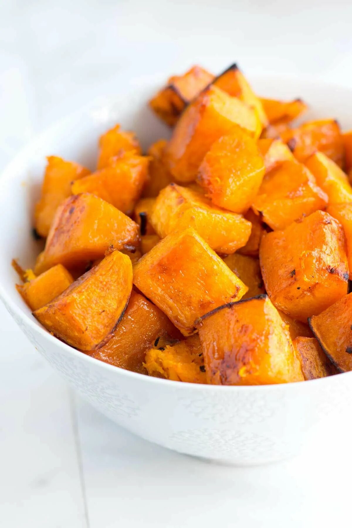 Тыква в духовке рецепты быстро кусочками. Roasted butternut squash. запеченная тыква с медом. печеная тыква кубиками. тыква запечённая в духовке.