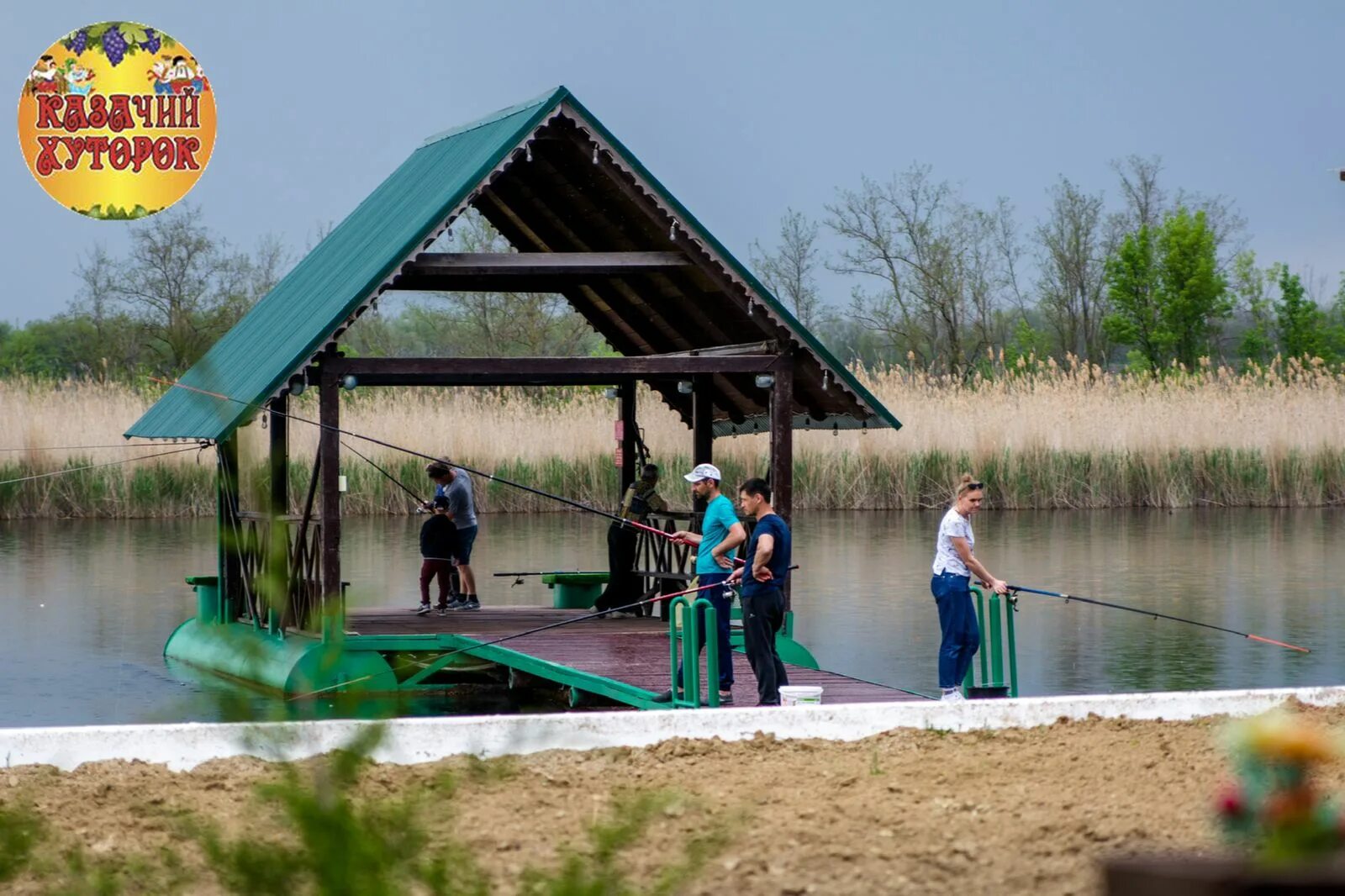 Отдых с рыбалкой в краснодарском крае. База отдыха казачий Хуторок. Хижина рыбака станица Ленинградская. Казачий Хуторок Крыловской. База отдыха казачий Хуторок Крыловская.