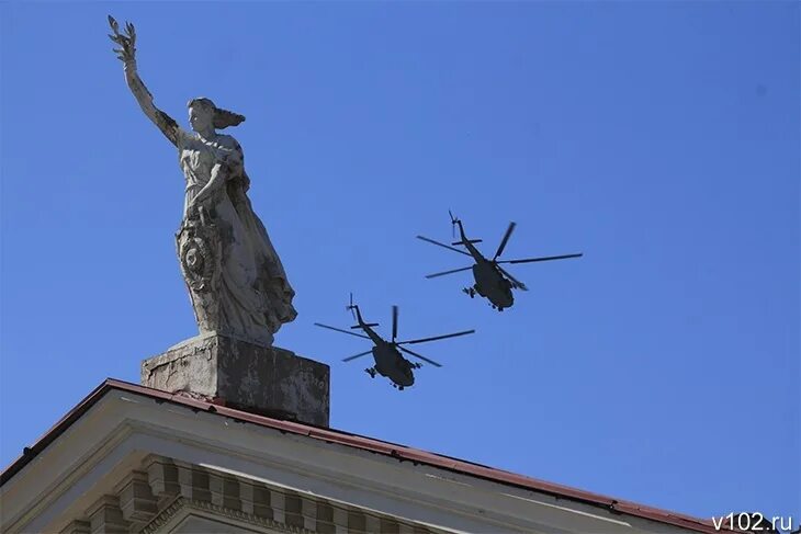 Военные самолеты над Волгоградом. Гул над Волгоградом. Пролет самолетов Волгоград 9 мая 2022. Что летает над Волгоградом сегодня.