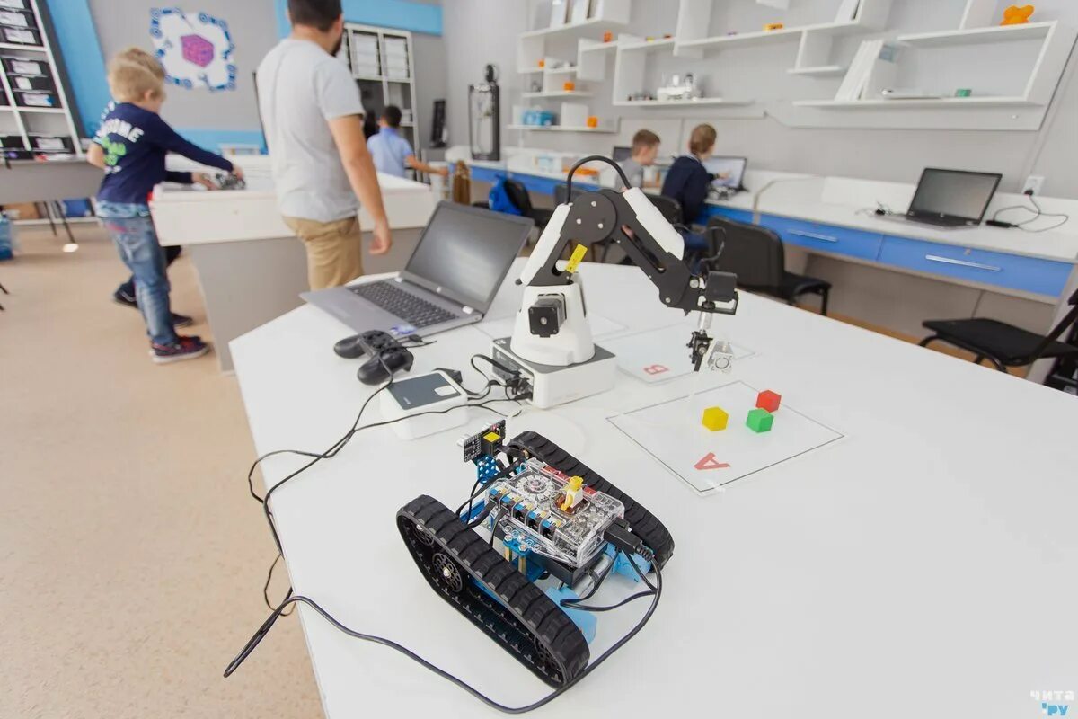 Детский технопарк кванториум екатеринбург. Кванториум оборудование. Кванториум робототехника. Технопарк ргсу вильгельма пика. Детский технопарк кванториум челябинск.