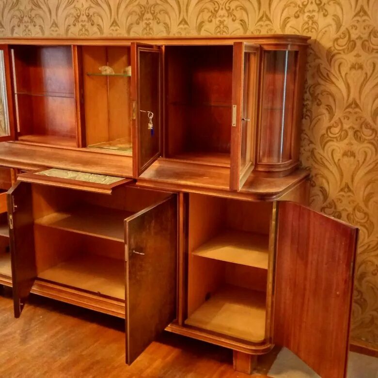 Мод на советскую мебель. Сервант 60-х годов. мебель 1950-х годов. буфет 60-х годов. мебельный гарнитур 60-х годов.