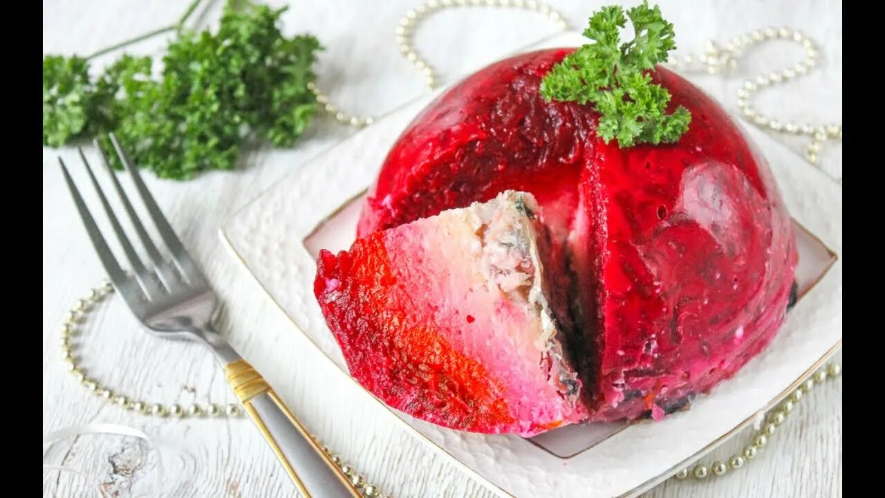 Торт салат сельдь под шубой. Заливная под шубой. Селедочный чизкейк. Подшуба с красной рыбой и плавленным сыром. Селедка под шубой с желатином.