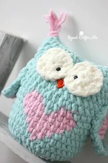 Подушка из плюшевой пряжи крючком