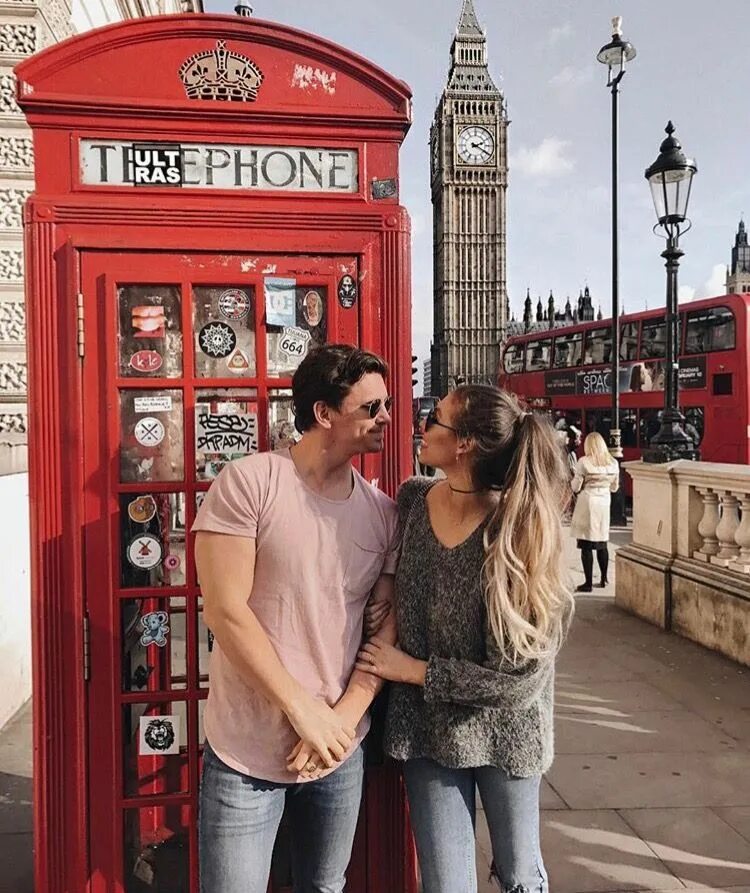 Тоби себастьян и флоренс пью. Her brother in london. Her brother in london. Tom rowlands. Her brother in london.