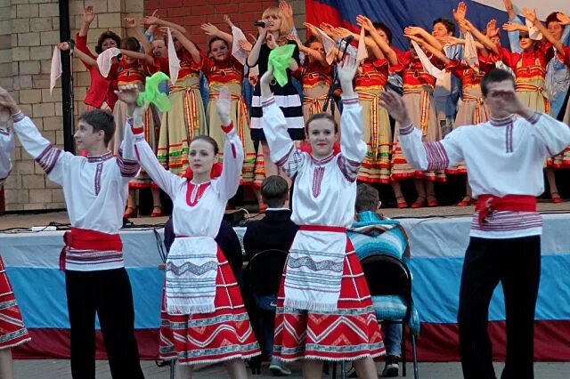 Пос пролетарский белгородской. Поселок Пролетарский Ракитянского района. Поселок Пролетарский Ракитянского района Белгородской области. Народные коллективы Ракитянского района. Готня день поселка.