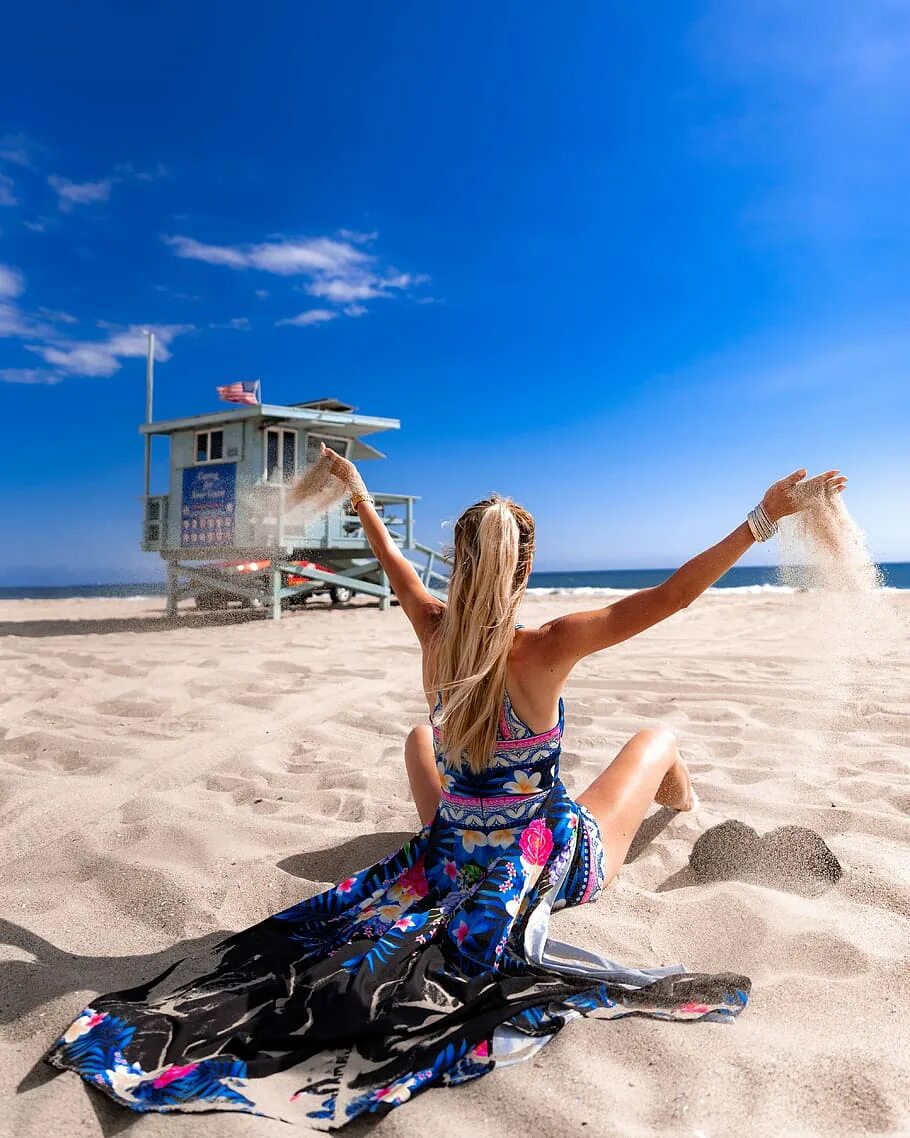 Девушка-море. Фотосессия на море. Пляжный туризм. Девушка на пляже. Sit on the beach