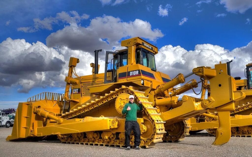 Бульдозер Cat d10t. Бульдозер Caterpillar d10. Катерпиллер 10 бульдозер. Бульдозера сат d10. Лучший бульдозер