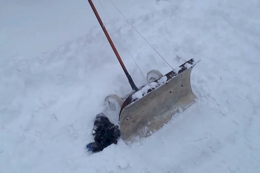 Лопата для снега сделать своими руками. Снеговая лопата фанерная. Лопата снеговая деревянная. Лопата козьма. 00.