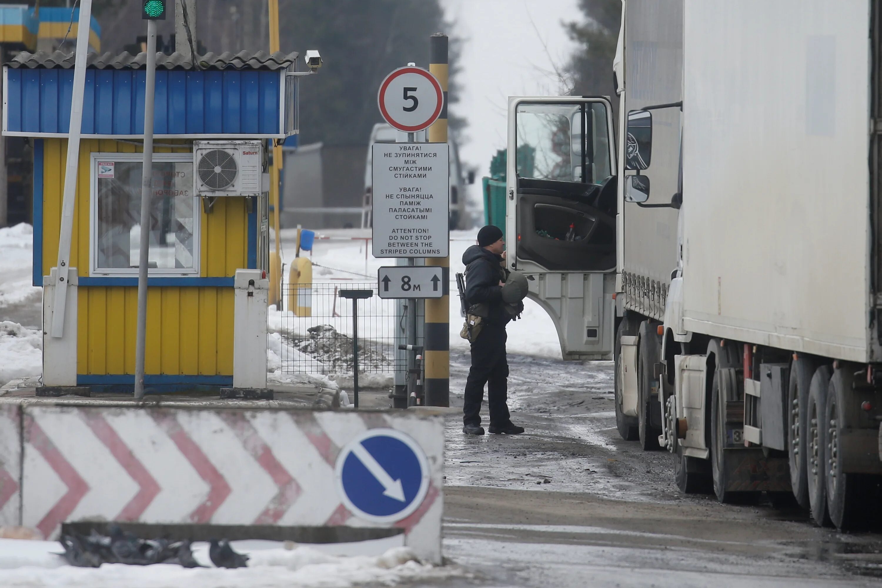 В сторону украинской границы. Пропускной пункт. Пункты пропуска на границе Украины с Россией. Пункт пропуска на Украину. Украино белорусская граница.