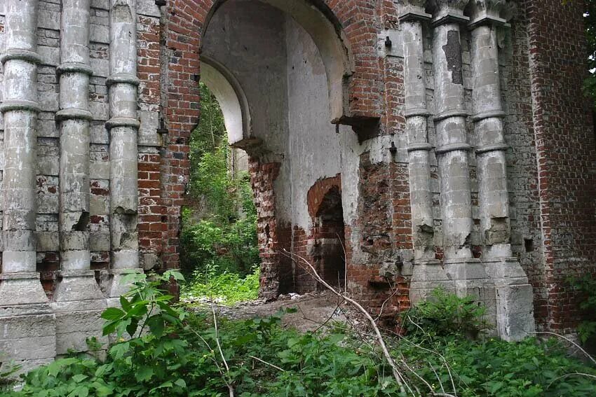собор петра и павла в петропавловском юрьевском монастыре.