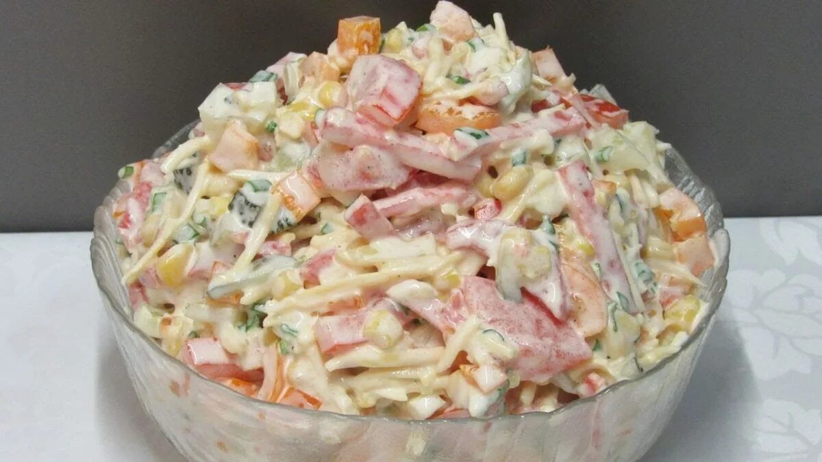 Салаты на день рождения. Вкусные проверенные рецепты салатов. Салаты на скорую руку вкусные и простые. Салаты простые и вкусные. Залаты надень рождения.