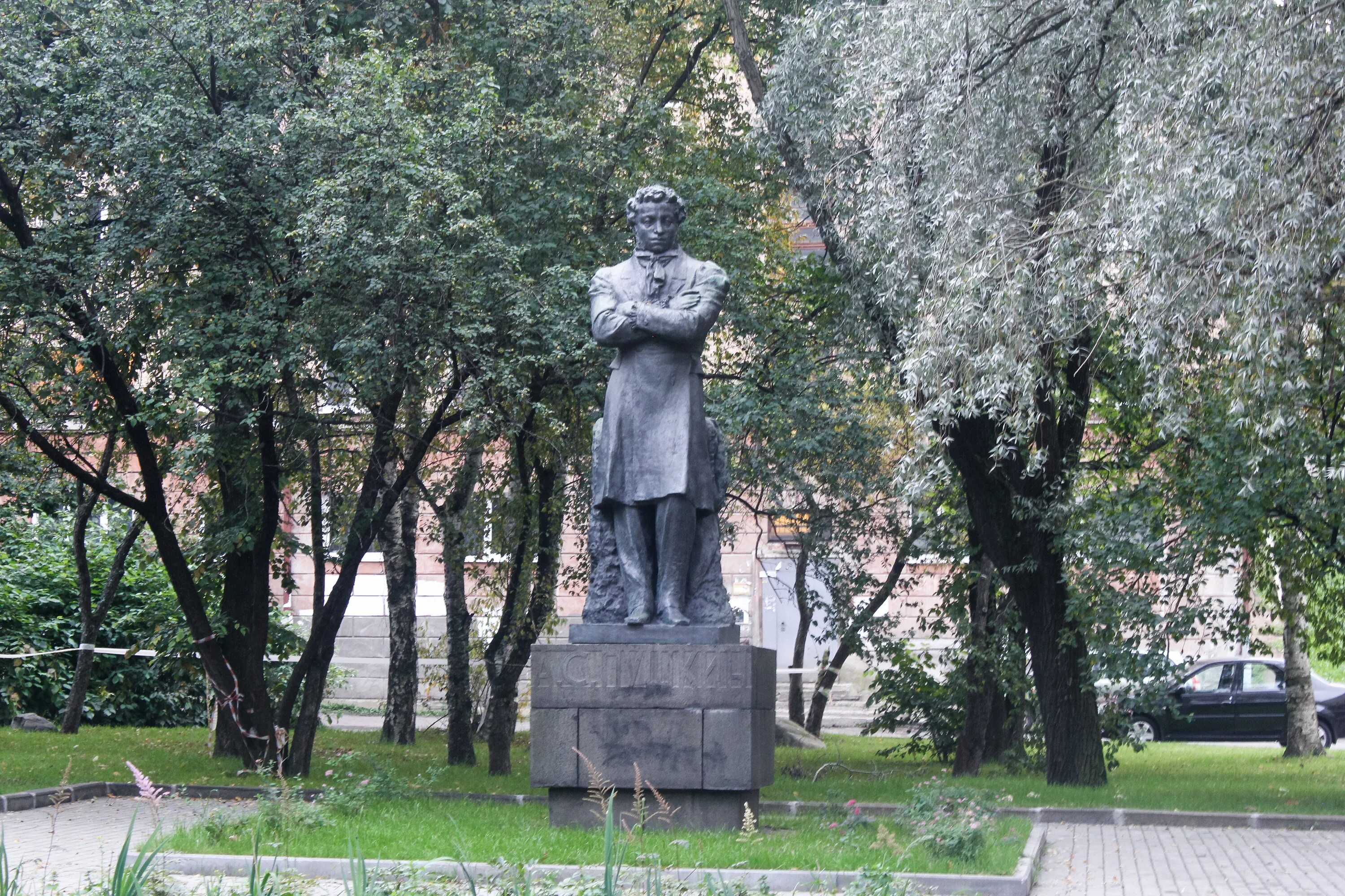 Памятник а с пушкин г луга ленинградская область. Памятник пушкину в санкт-петербурге скульптор аникушин. С. Бюст александра пушкина в самаре. Пушкине.