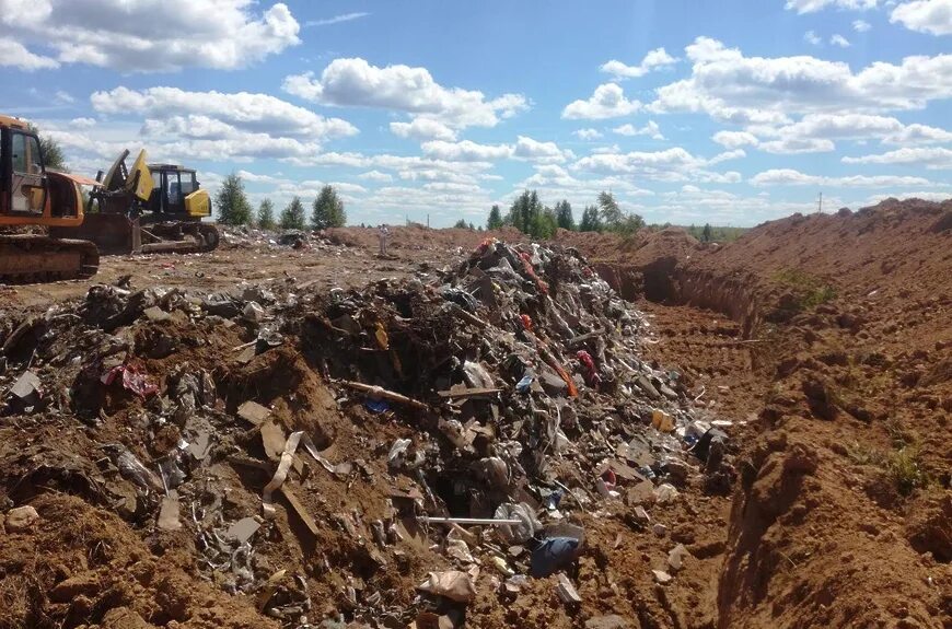 Земляная засыпка. Захоронение отходов. Захоронение на полигонах. Захоронение ТБО.