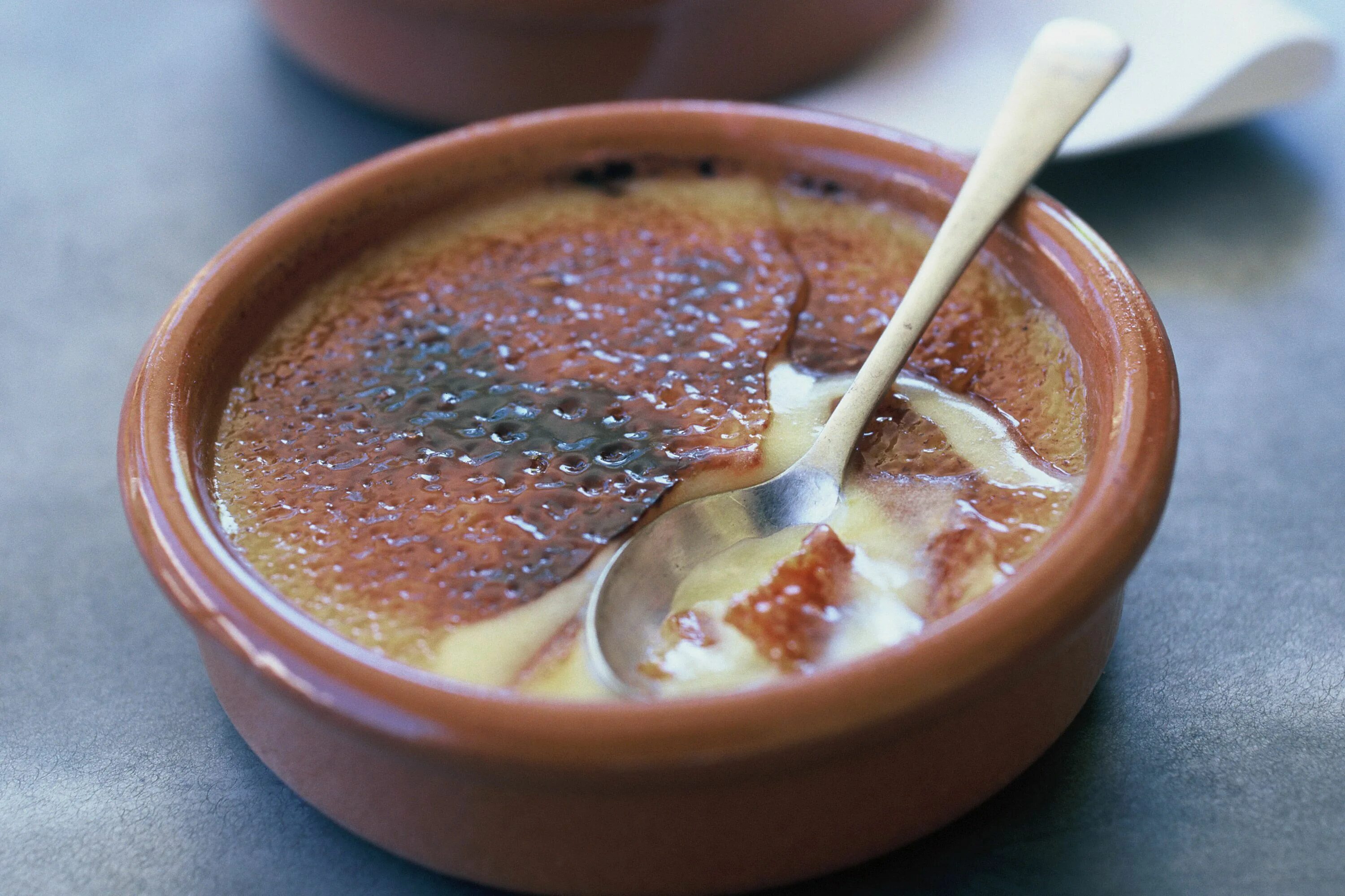 Crema Catalana десерт. Испанский десерт крем Каталана. Крем брюле Каталана. Каталонский крем (crema Catalán). Крем каталана