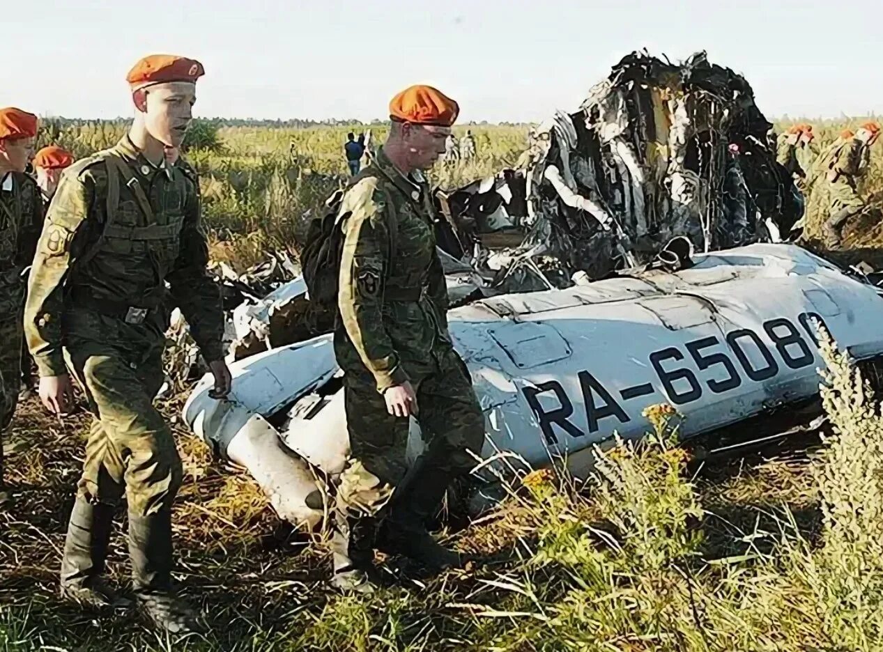 24 25 августа. 24 Августа 2004 года взрывы самолётов ту-154 и ту-134. Взрывы на самолётах 24 августа 2004. Теракт 24 августа 2004 самолет ту-134.