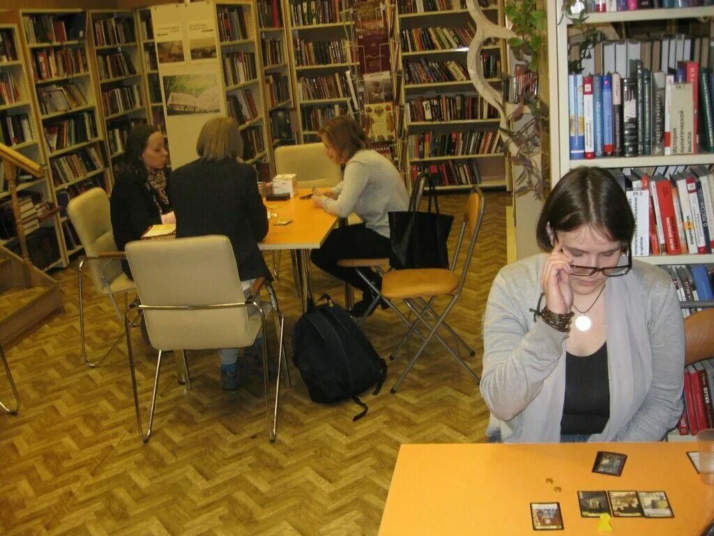 Измайловская библиотека спб. Старая библиотека. Измайловская библиотека комиксов. Библиотека на измайловском проспекте. Библиотека на измайловском проспекте.