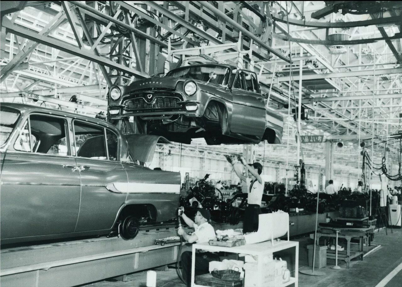 История крупного предприятия. Конвейер Тойота 1970. Конвейер Nissan 1950. Завод Toyota в Японии. Toyota Motor co 1937 завод.
