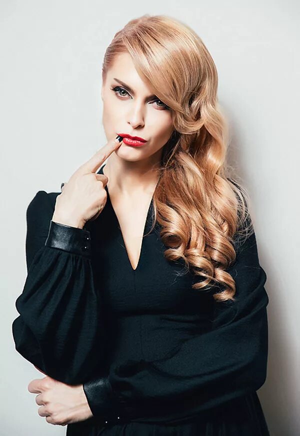 Татьяна ларина. Татьяна ларина евгений онегин. Татьяна дарина битва экстрасенсов. Татьяну ларину. Татьяна ларина.