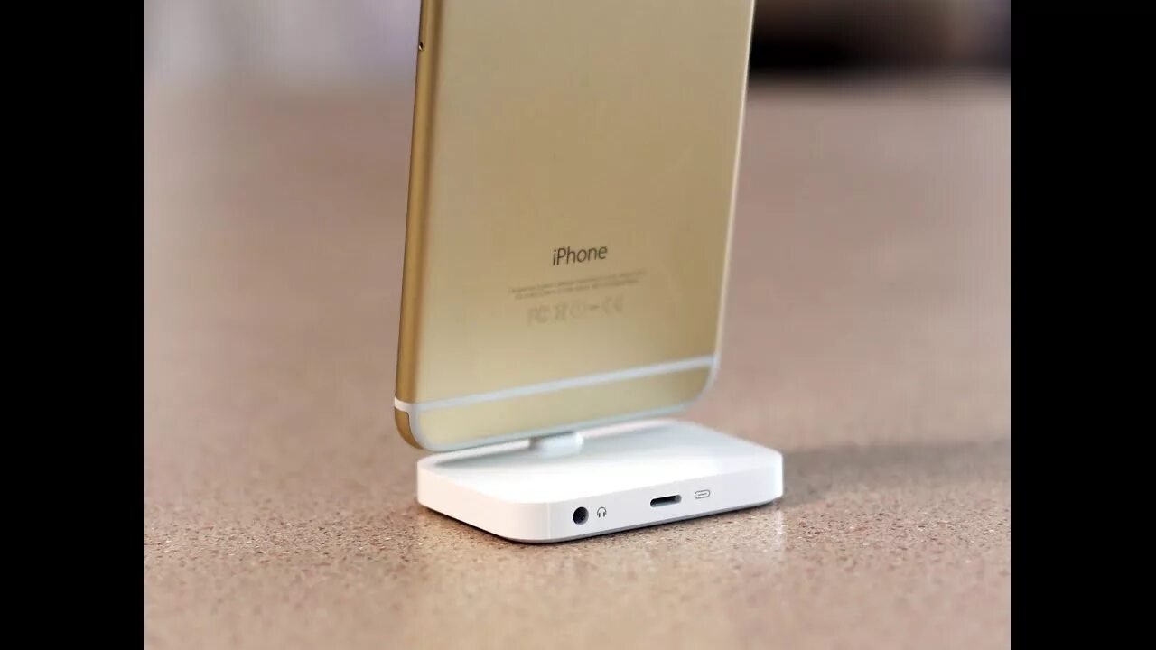 Японский iphone 15. Apple iphone Dock. Iphone Lightning Dock. Iphone 4 Dock. Японский айфон.