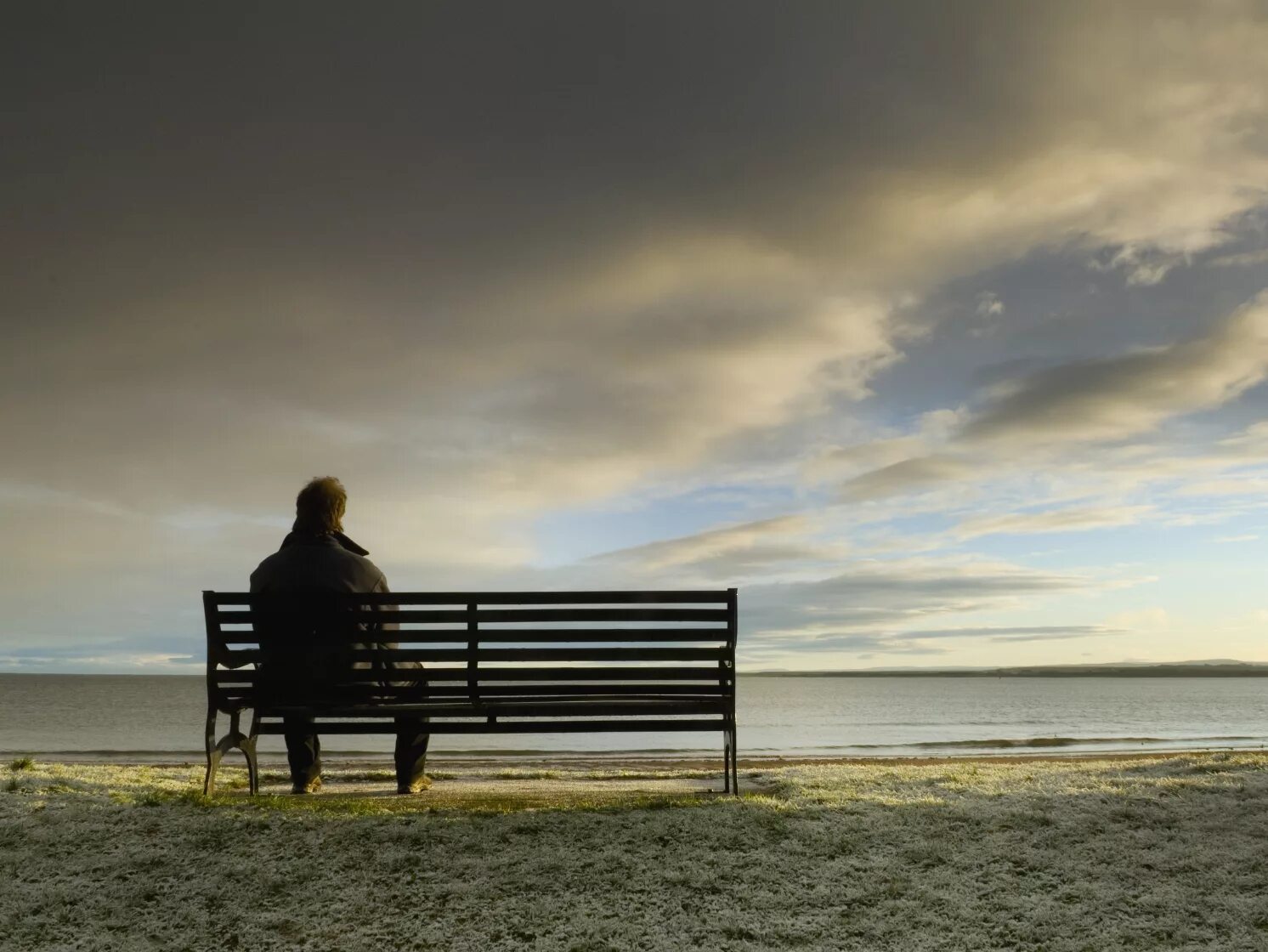 Lonely sad. Это одиночество. Одинокий человек. Одинокий парень. Грустный одинокий человек.