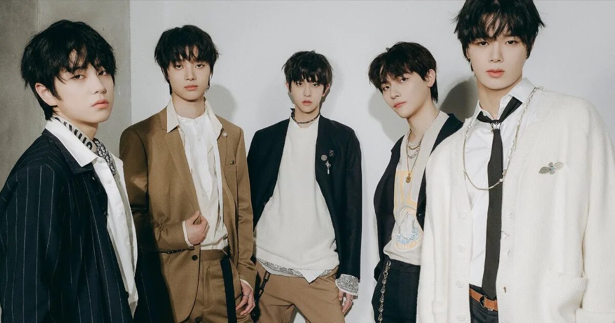 Hit new 2. Trainee a группа big hit. тхт корейская группа. трейни а биг хит участники. i land корейская группа.