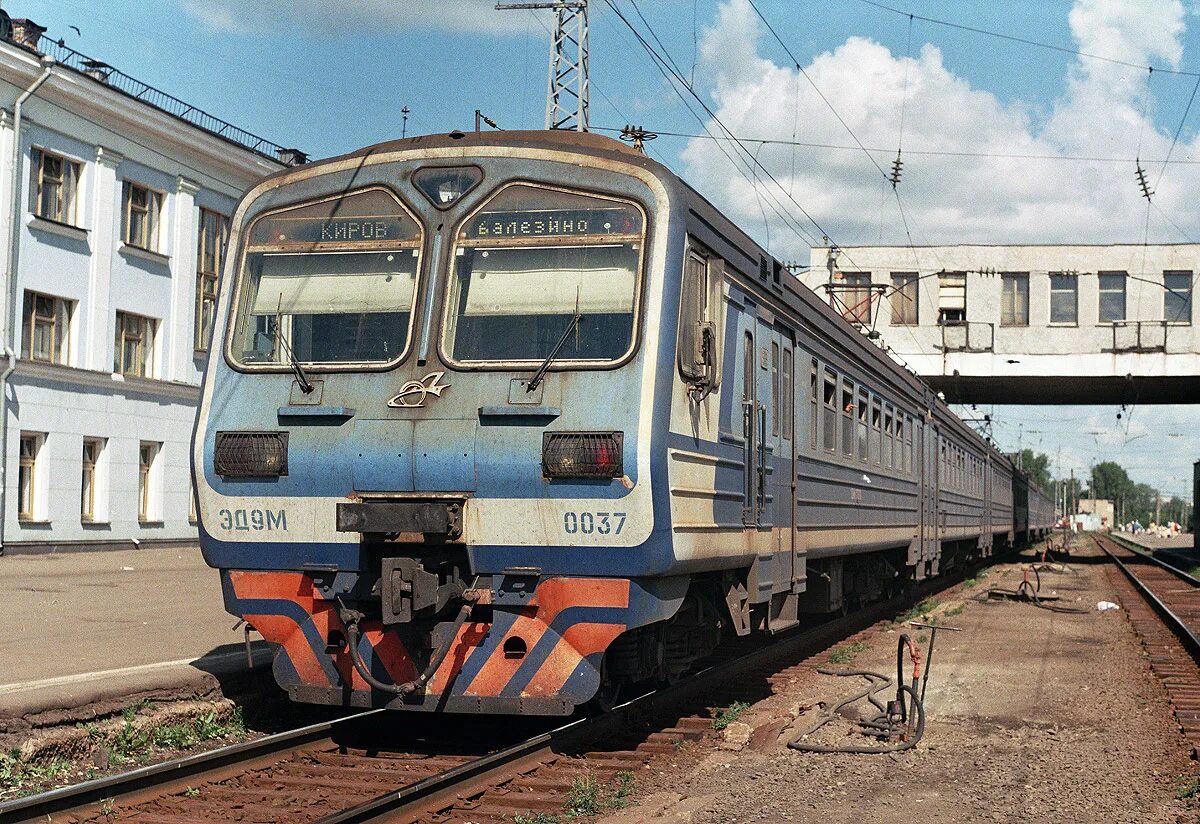 Эр2т синяя. Синяя электричка. Эр2т новокузнецк. Усолье сибирское поезд. Электричка голубые ели до иркутска.