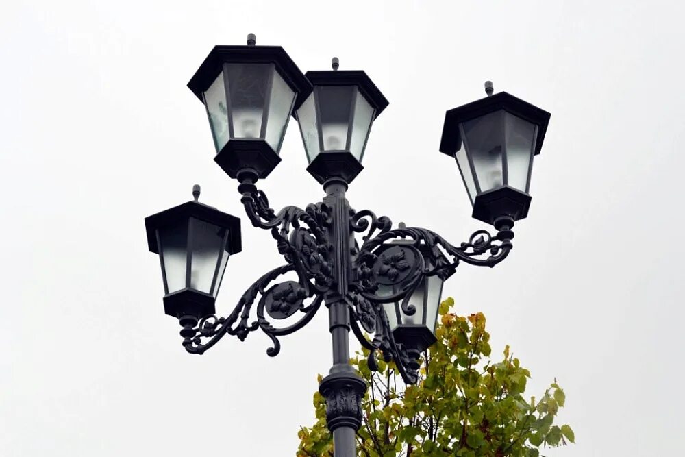 Уличный фонарь. Уличное освещение фонарь. Красивый уличный фонарь. Парковые светильники уличного освещения. Шагающая фонари