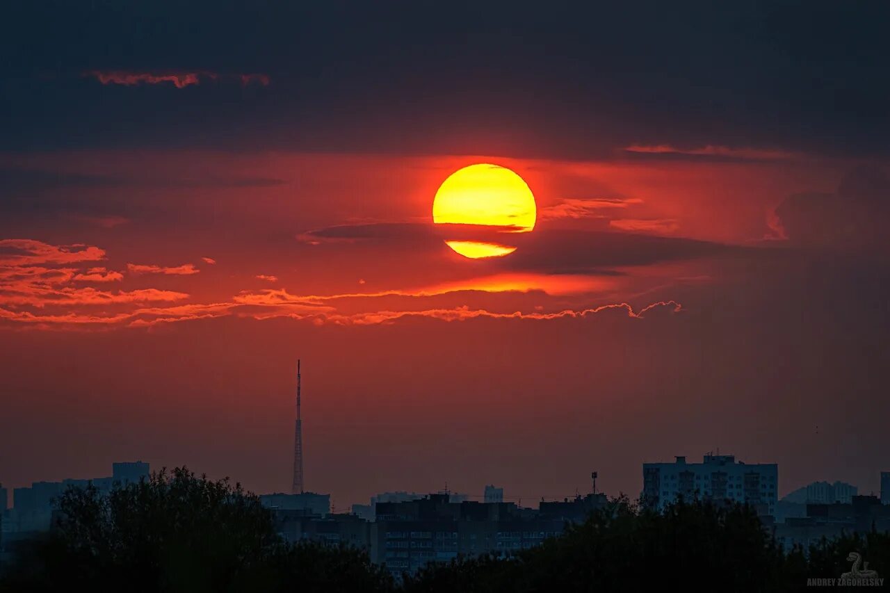 Рассвет 2023 отзывы. Восход солнца в городе. Рассвет в Перми. Город солнца. Фото солнца 2022.