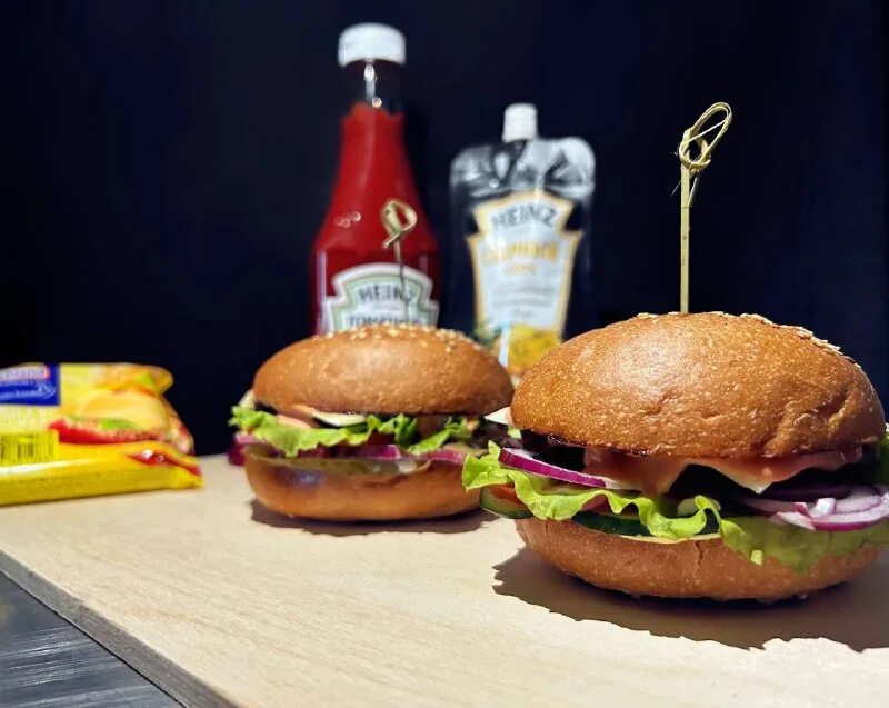 детский бургер. бургеры екб. продаются бургеры. гамбургер в 1900 году. бургеры с названиями.