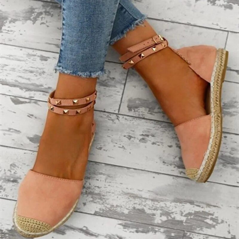 Модная обувь весна лето 22. Летние босоножки. Летняя обувь женская. Босоножки на каблуке. Летние туфли.