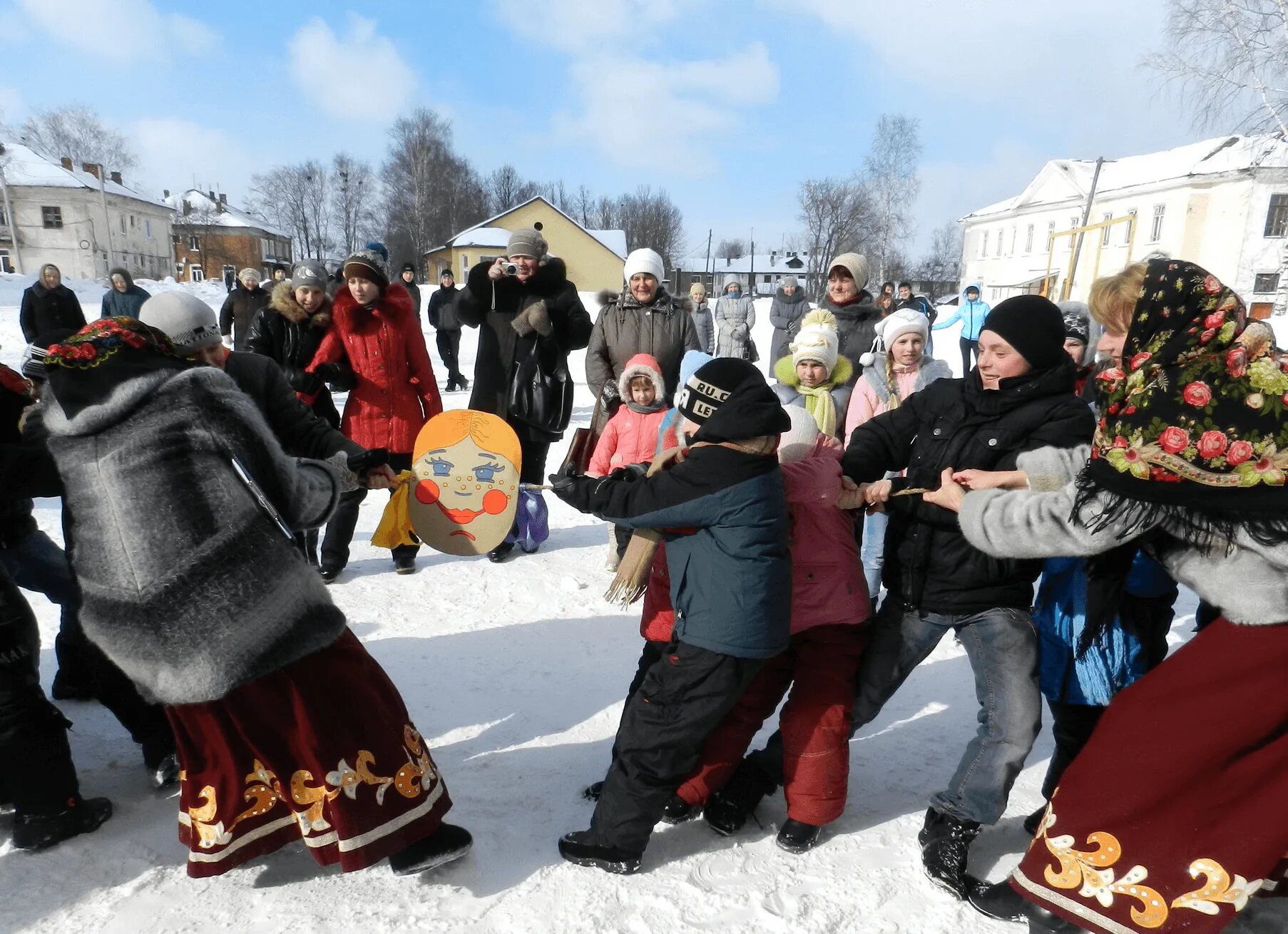 Развлечение масленица в подготовительной. Масленичные забавы. Массовые гуляния на Масленицу. Забавы на Масленицу. Масленица праздник на улице.