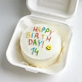 45 жастан асқан әдемі әйел Кендра Люст аяғын кең жайып, мүшесін алады.