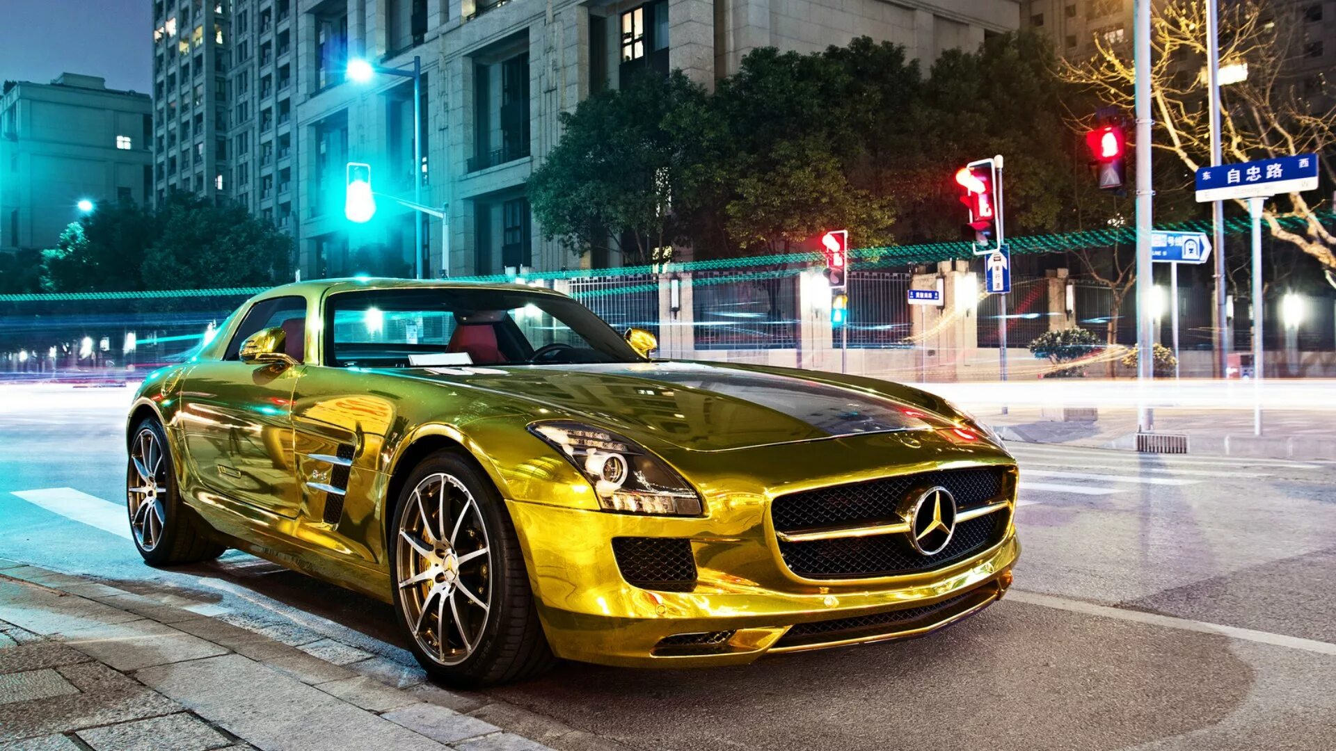 И т д на фоне. Золотой Mercedes-Benz SLS AMG.. Мерседес АМГ золотой. Mercedes Benz SLS AMG 2022. Мерседес АМГ золото.