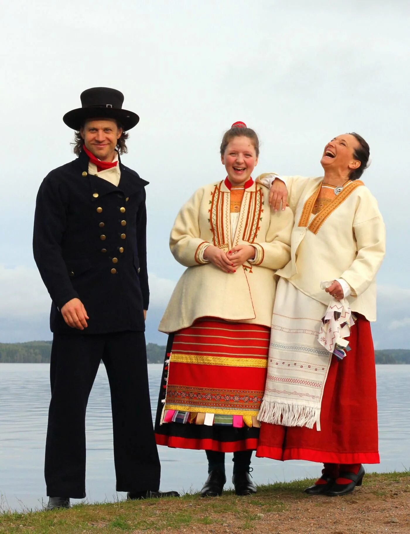 Финский костюм. Традиционная одежда финнов 19 века. Финны национальный костюм. Костюмы финов. Национальный костюм суоми.