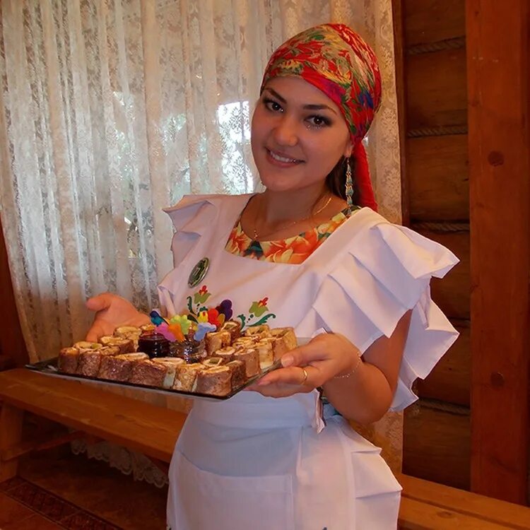 юные девушки в сарафанах. девушка. крымская татарка фериде. башкирские девушки. татарки внешность.