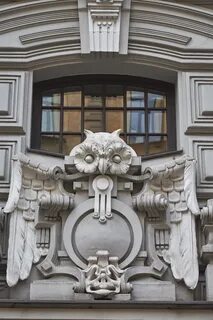 Знаки на фасадах зданий