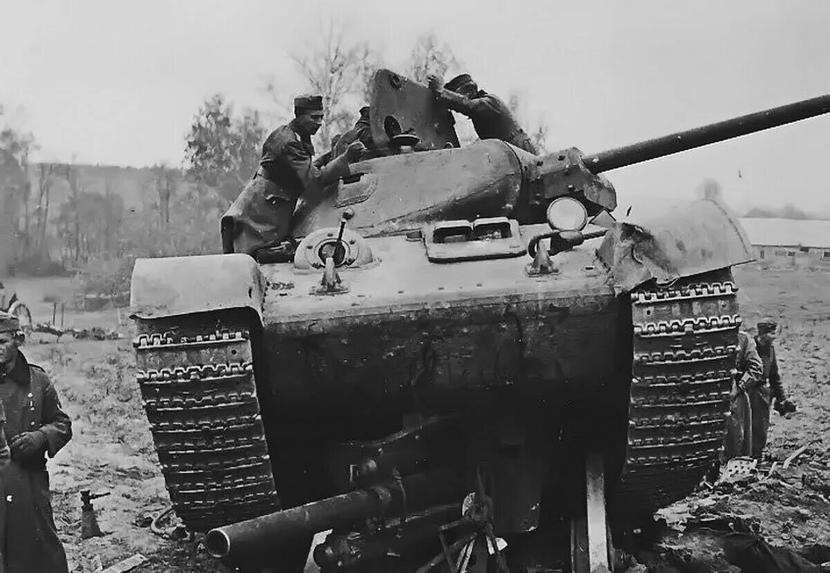 Немецкие танки 1941. Т-34 1941-1945. Танки т34 Великой Отечественной войны. Т-34 Таран.