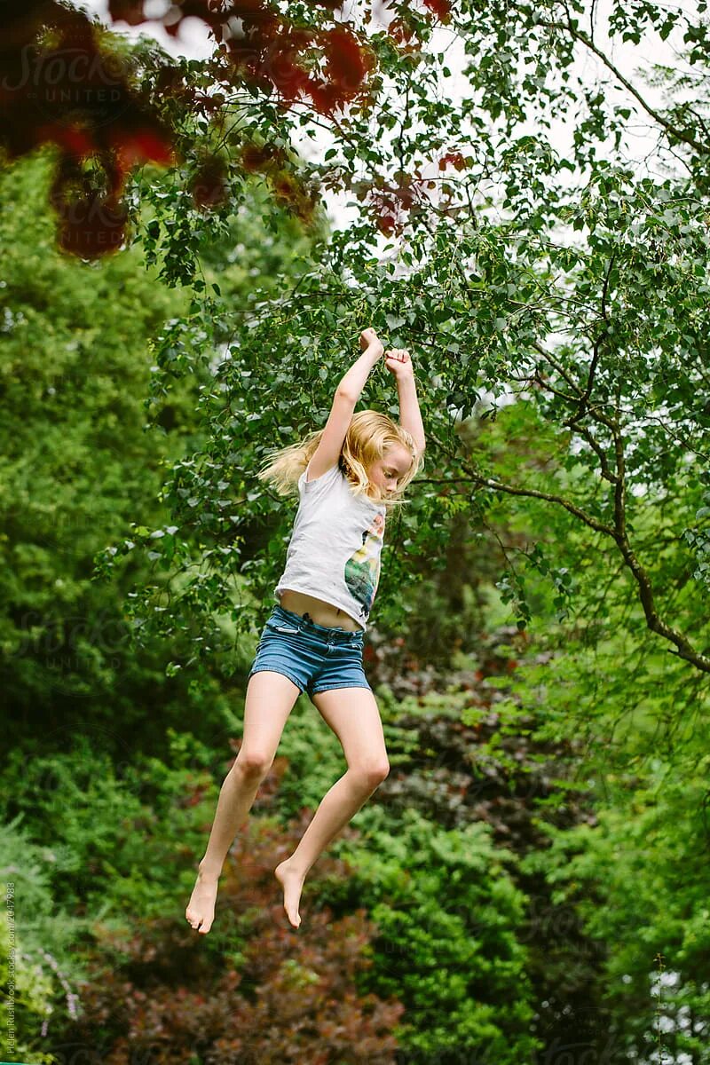 Tree jumping. Charming girl прыгает. angelina topic jumping. картинка girl jumping on squares. girl jumping on a pickle.