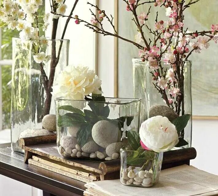 Что кроме цветов можно поставить в вазу. Декоративные цветы для интерьера в вазу. Весеннее украшение интерьера. Весенний декор. Весенний декор интерьера.