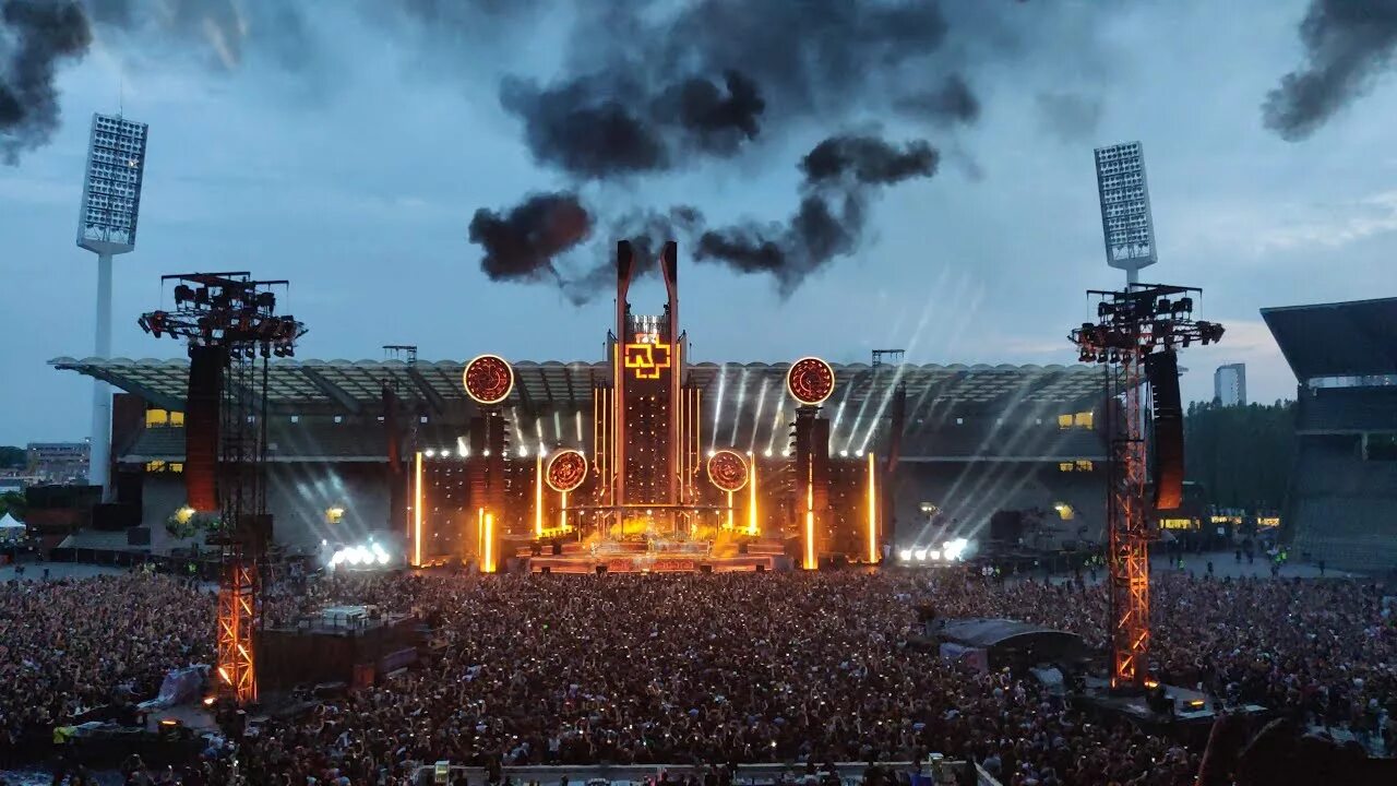 Рамштайн концерт. Rammstein Concert. Сцена рамштайн. Сцена Rammstein. Лучший концерт рамштайн