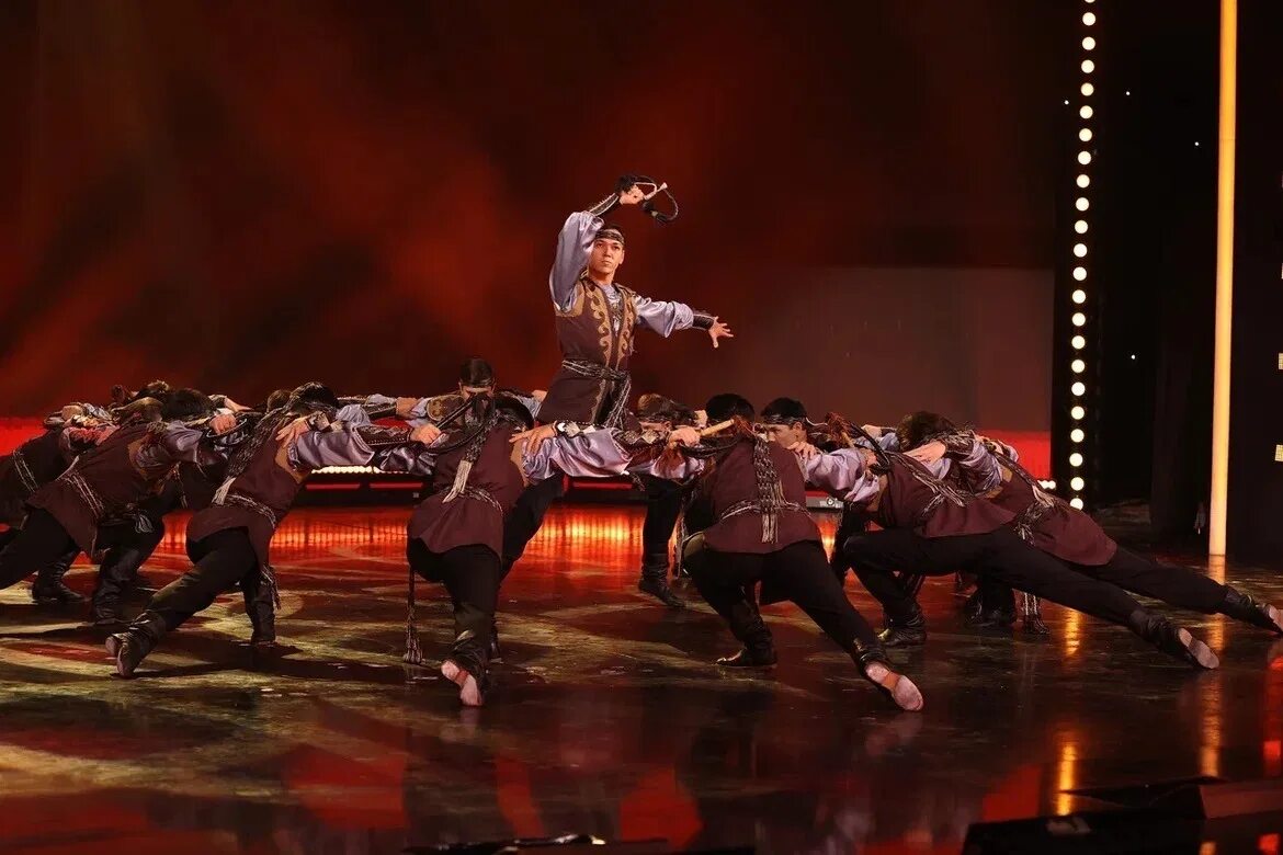 Ксения безуглова мисс мира 2013. Фаиль гимадов. Башкирский ансамбль мирас. Кфу концерт. Артист в ансамбль песни и пляски.