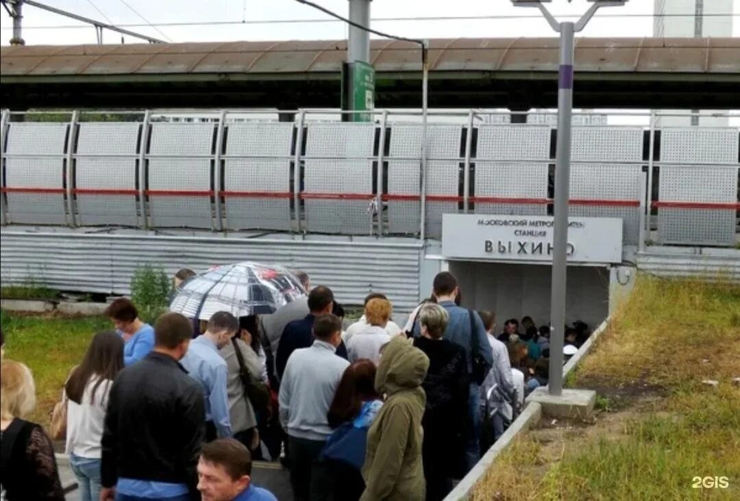 Метро выхино закроют. Станция метро Выхино. Станция Птыхино метрополитен. Станция Выхино Москва. ЖД станция Выхино.