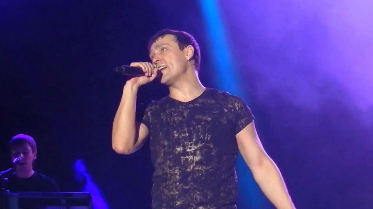 Юра шатунов запиши мой голос на кассету. Юра шатунов голос. шатунов на голосе. юрий шатунов запиши мой голос. юрий шатунов запиши мой голос на кассету.